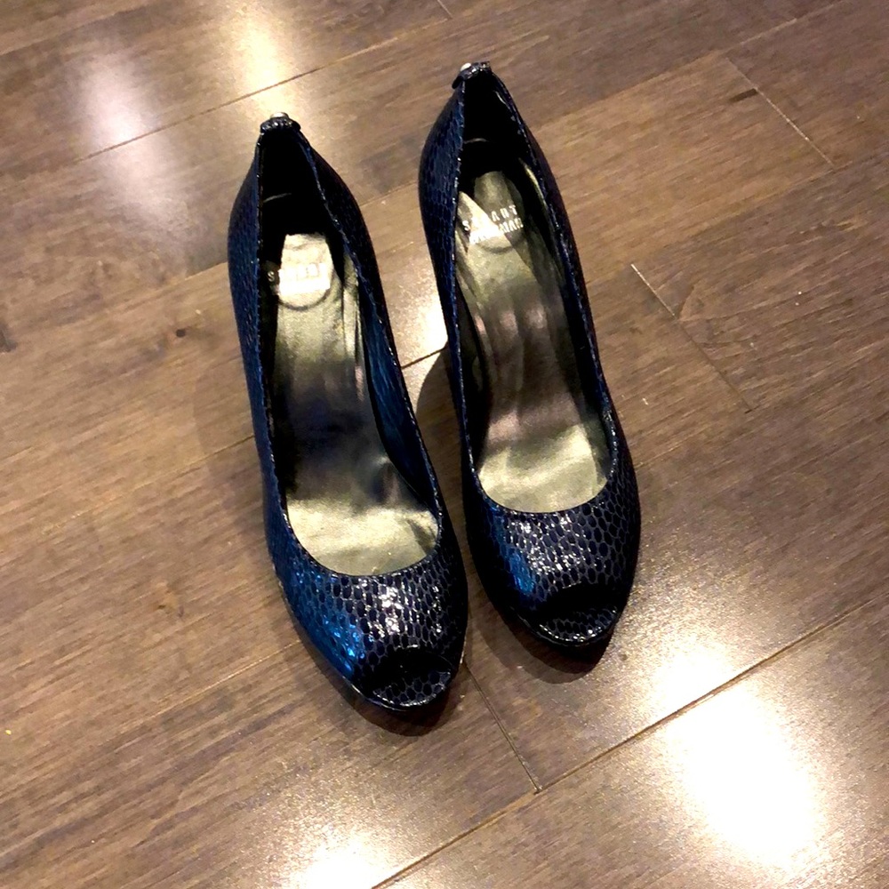 Navy blue pumps